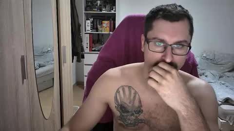 Snapshot of dan_the_man405 chatting on October 26, 7:42 pm King Dan online show from October 26, 7:42 pm