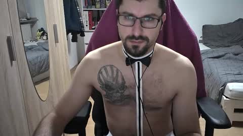 Snapshot of dan_the_man405 chatting on November 22, 8:52 pm King Dan online show from November 22, 8:52 pm