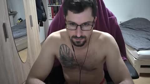 Snapshot of dan_the_man405 chatting on November 25, 8:42 pm King Dan online show from November 25, 8:42 pm