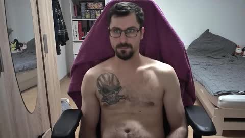 Snapshot of dan_the_man405 chatting on December 3, 7:56 pm King Dan online show from December 3, 7:56 pm