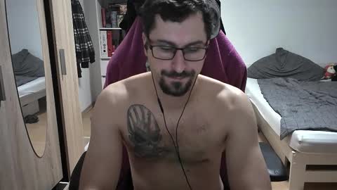 Snapshot of dan_the_man405 chatting on December 14, 9:19 pm King Dan online show from December 14, 9:19 pm