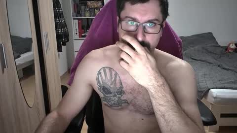 Snapshot of dan_the_man405 chatting on December 21, 7:43 pm King Dan online show from December 21, 7:43 pm