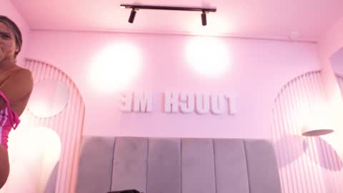 Snapshot of dana_joness chatting on December 3, 2:30 am Dana online show from December 3, 2:30 am