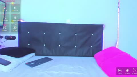 Snapshot of dana_moore_ chatting on April 22, 3:09 am danna online show from April 22, 3:09 am