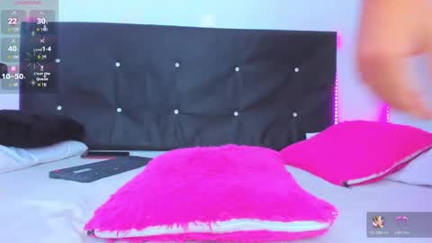 Snapshot of dana_moore_ chatting on May 8, 1:22 am danna online show from May 8, 1:22 am