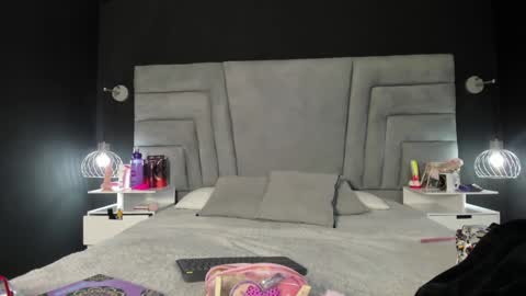   online show from December 7, 6:48 pm