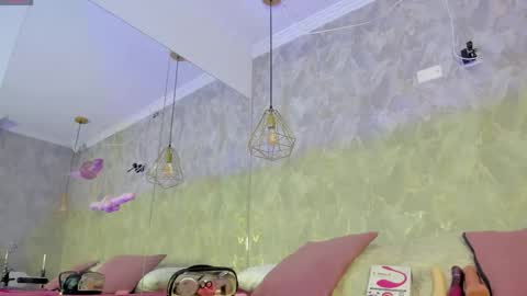    online show from November 6, 9:37 pm