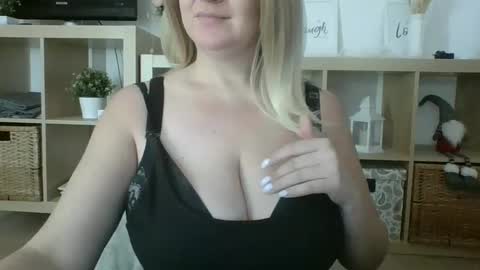 DanaHotMILF online show from February 18, 8:05 am