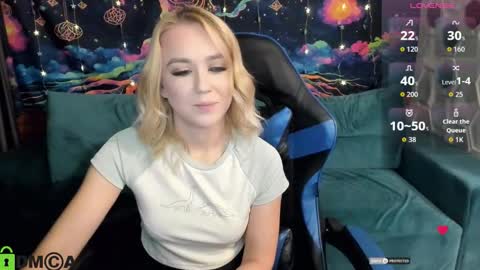 Snapshot of dances_queen chatting on December 22, 7:38 am dances_queen online show from December 22, 7:38 am