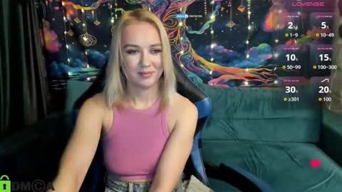 Snapshot of dances_queen chatting on February 5, 7:57 am dances_queen online show from February 5, 7:57 am