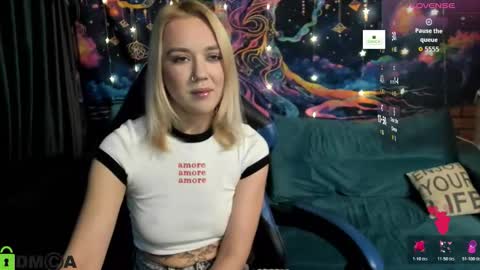 Snapshot of dances_queen chatting on February 9, 8:18 am dances_queen online show from February 9, 8:18 am