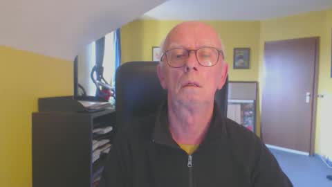 Snapshot of dandotamoon chatting on November 4, 8:46 am dandotamoon online show from November 4, 8:46 am