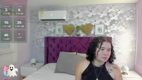 Snapshot of danee_19 chatting on February 16, 11:27 am Daniela online show from February 16, 11:27 am