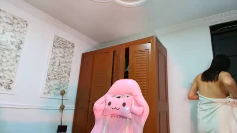 Danella Houston online show from December 18, 5:52 pm