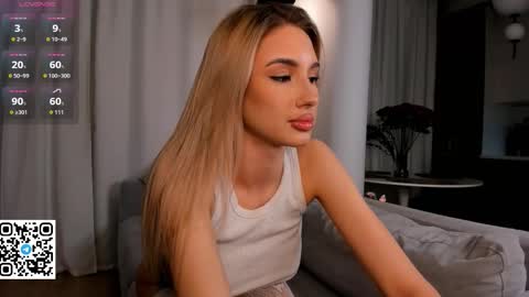 Snapshot of danger_bella chatting on March 13, 8:37 pm Bella online show from March 13, 8:37 pm
