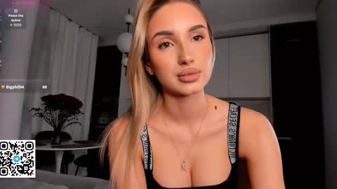 Snapshot of danger_bella chatting on March 17, 8:56 pm Bella online show from March 17, 8:56 pm