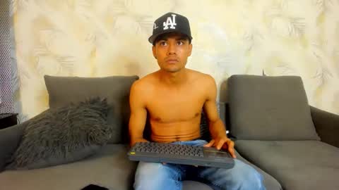 Snapshot of danger_smith chatting on March 25, 4:07 am danger smith online show from March 25, 4:07 am