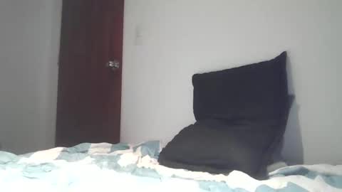 Snapshot of dani3l9905 chatting on October 5, 4:44 am dani3l9905 online show from October 5, 4:44 am