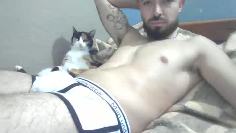 Snapshot of dani3l9905 chatting on October 18, 5:10 am dani3l9905 online show from October 18, 5:10 am