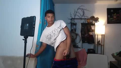 dani_brown19 online show from June 15, 1:19 am