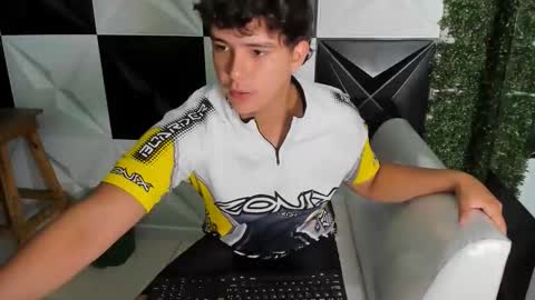 dani_cumboy online show from December 17, 2:34 pm