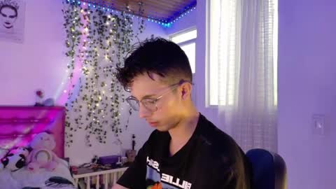 Snapshot of dani_dancer chatting on April 30, 8:37 pm Dani Dancer online show from April 30, 8:37 pm