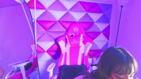 Snapshot of dani_dream chatting on October 22, 6:18 pm dani_dream online show from October 22, 6:18 pm