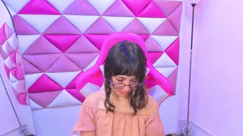 Snapshot of dani_dream chatting on November 22, 2:16 pm dani_dream online show from November 22, 2:16 pm