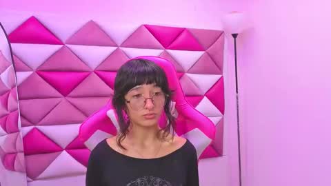 Snapshot of dani_dream chatting on November 24, 1:55 pm dani_dream online show from November 24, 1:55 pm