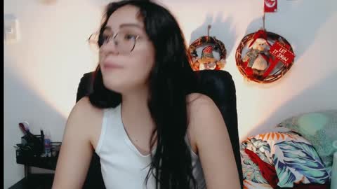 dani y jocelyn online show from December 20, 9:50 pm