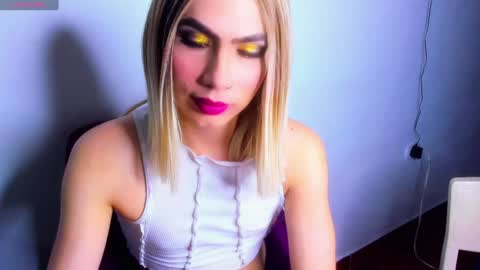 Snapshot of dani_lovet1 chatting on January 24, 10:00 am dani online show from January 24, 10:00 am