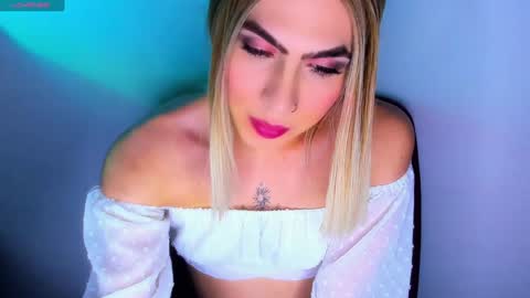 Snapshot of dani_lovet1 chatting on February 2, 5:32 am dani online show from February 2, 5:32 am