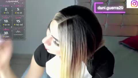 Snapshot of dani_lovet1 chatting on February 19, 6:31 am dani online show from February 19, 6:31 am