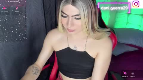 Snapshot of dani_lovet1 chatting on April 18, 4:05 am dani online show from April 18, 4:05 am
