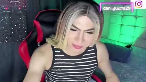 Snapshot of dani_lovet1 chatting on April 30, 7:25 am dani online show from April 30, 7:25 am