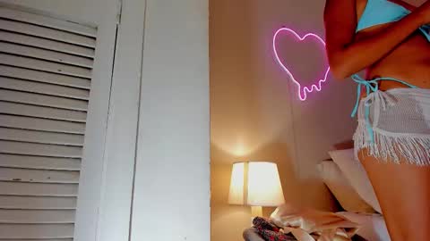 Hi I am Dani online show from November 4, 11:42 am