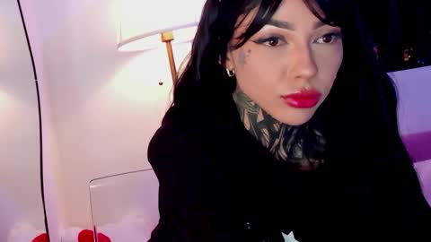 Snapshot of dani_valen chatting on November 28, 1:30 am Dani online show from November 28, 1:30 am