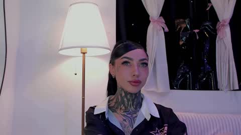 Snapshot of dani_valen chatting on December 16, 12:48 am Dani online show from December 16, 12:48 am