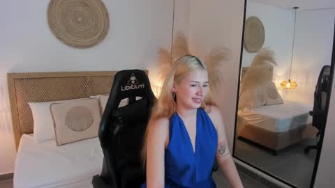 D A N I A online show from September 30, 11:59 am