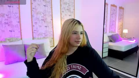 D A N I A online show from November 1, 2:02 am