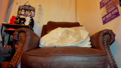 danidollxxx online show from October 4, 3:15 am