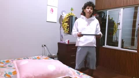 Snapshot of daniel_deluxx chatting on April 10, 8:08 am daniel_deluxx online show from April 10, 8:08 am