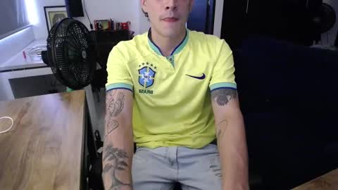 daniel_velez26 online show from March 21, 6:22 pm