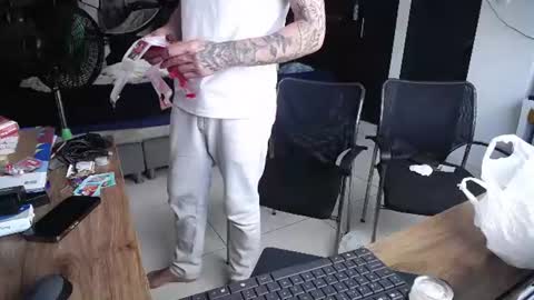 daniel_velez26 online show from June 18, 5:06 pm