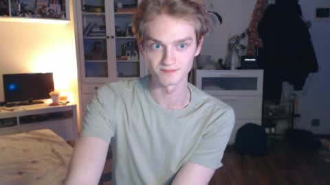 Snapshot of daniel_yumm chatting on April 5, 11:57 pm Daniel online show from April 5, 11:57 pm