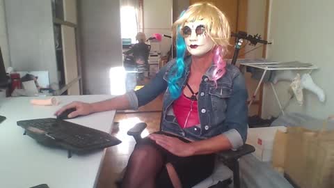 newcumer online show from December 11, 1:06 pm