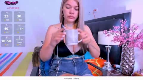 Snapshot of daniela_beauty chatting on March 29, 1:11 pm daniela online show from March 29, 1:11 pm