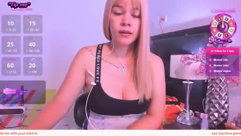 Snapshot of daniela_beauty chatting on April 25, 12:41 pm daniela online show from April 25, 12:41 pm