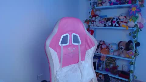 Snapshot of daniela_cute22 chatting on December 19, 4:25 pm DANIELA online show from December 19, 4:25 pm