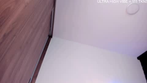 Snapshot of daniela_henaoo chatting on October 16, 11:17 pm independent model online show from October 16, 11:17 pm